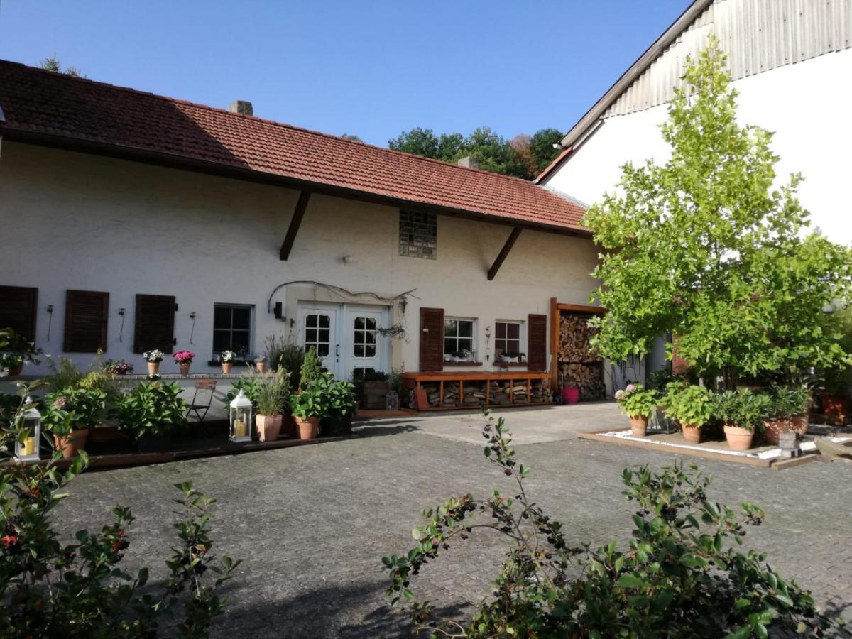 Zuruck Zur Natur - Urlaub Im Zirkuswagen, Sommeratelier Oder Schindelwagen Adenbach Exteriér fotografie